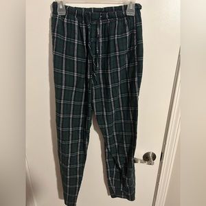 Size medium. Sweatpants.